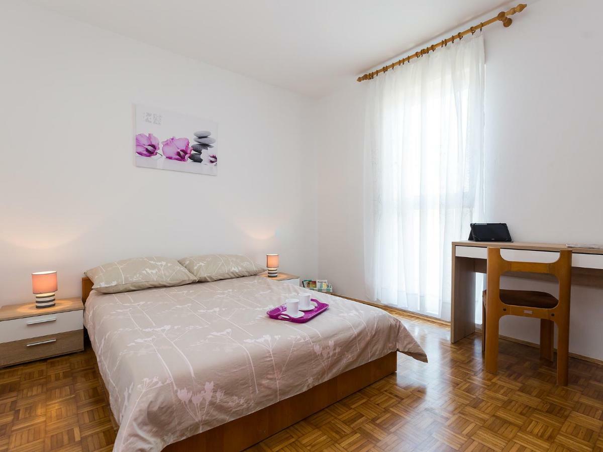 Apartment Lory'S Place Pula Exterior photo